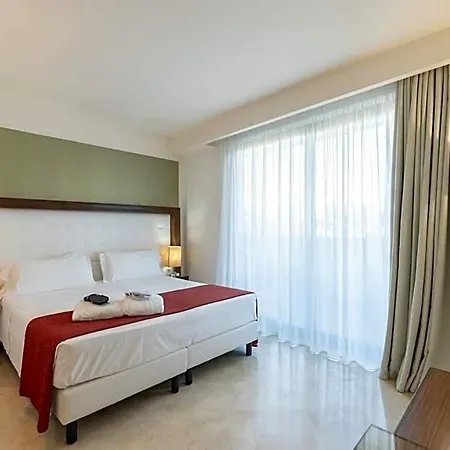 Hotel Hotiday Centro Storico 4*