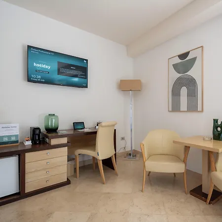 Hotel Hotiday Centro Storico 4*